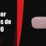 Fone JBL Wave Buds 2 rosa ao lado do estojo de carregamento